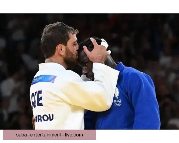 奥格斯堡球员迈克尔·格雷戈里奇体育精神感动全场主动告知裁判无犯规 奥格斯堡球员迈克尔·格雷戈里奇体育精神感动全场主动告知裁判无犯规